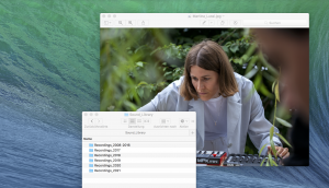 Screenshot von einem Desktop mit einem Foto von Martina Lussi, die Open Air auftritt, und davor einem Ordner mit mehreren „Recordings“ Dateien.
